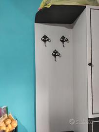 Mobile shabby chic con attaccapanni e panca