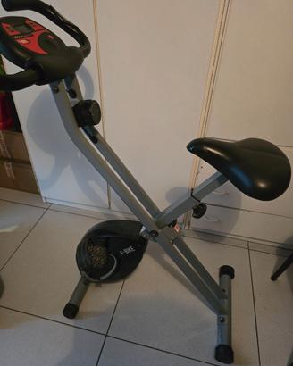 Cyclette compatta pieghevole