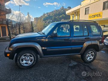 Jeep Cherokee 2.8 CRD Sport 4x4 con RIDOTTE