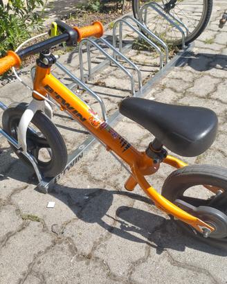 Bicicletta senza pedali con freno