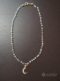 collana con pietre in vetro colorate 