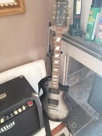 chitarra elettrica Les Paul e amplificatore 