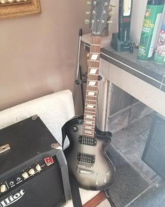 chitarra elettrica Les Paul e amplificatore 