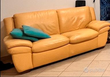 Divano in pelle totale giallo  2posti lungo 160 cm