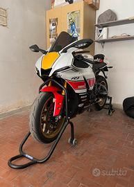 Yamaha R1 60th