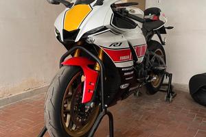 Yamaha R1 60th