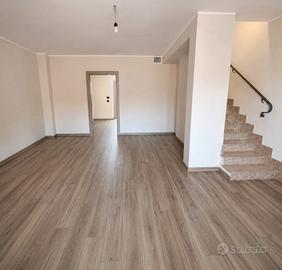 Villa A Schiera Su 3 Livelli