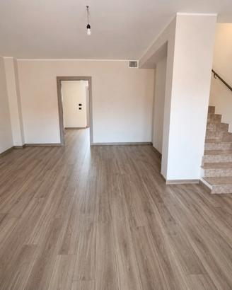 Villa A Schiera Su 3 Livelli