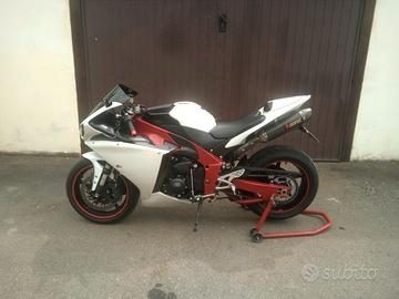 Yamaha R1 big bang 