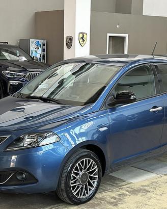 Lancia Ypsilon 1.0 firefly hybrid Gold Plus s&s 70