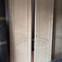 Armadio in legno tamburato. 