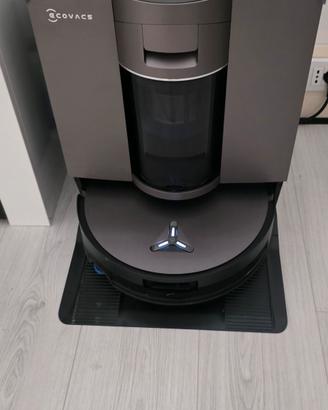 Robot aspirapolvere lavapavimenti e sciuga.