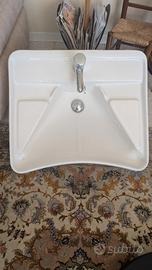 Lavandino per invalidi.