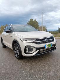 Volkswagen T-Roc
1.5 tsi R-Line dsg 150 cv