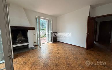 AMPIO TRILOCALE CON DOPPI SERVIZI E BOX AUTO