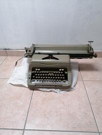 Macchina da scrivere vintage 