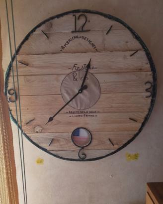 Vari orologi per la casa fatti a mano nuovi