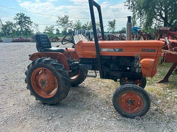 TRATTORE FIAT 250