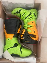 Stivali e caschi motocross enduro