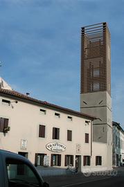 Stabile completo di attivita' con appartamento