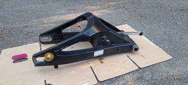 Forcellone Yamaha R1 04/06