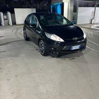 auto Ford Fiesta