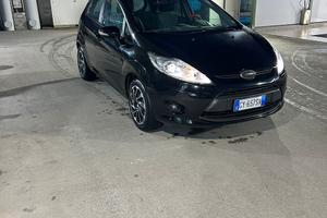 auto Ford Fiesta