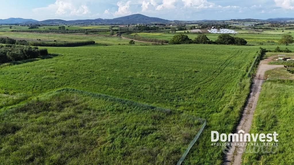 Rustico / Casale di 311 m² con più di 5 locali a C - Vista 4