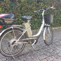 bici  elettrica seminuova senza batteria (rubata)