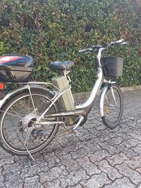 bici  elettrica seminuova senza batteria (rubata)