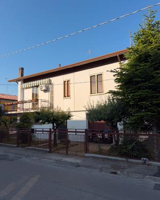 Villetta bifamiliare zona Tassina