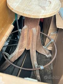 Sgabello industriale in legno e ferro