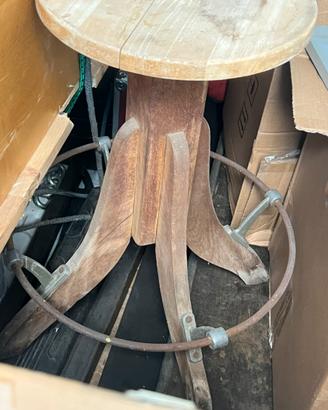 Sgabello industriale in legno e ferro