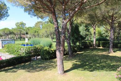 Monolocale con veranda in residence con piscina