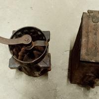 Antico macina caffè