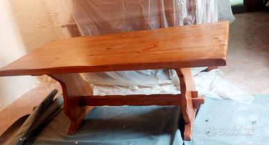  Tavolo in legno massello stile tirolese – Robusto