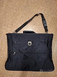 Borsa Porta abiti mai utilizzata