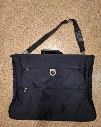 Borsa Porta abiti mai utilizzata