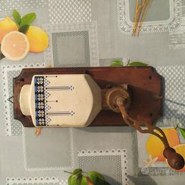 Antico macinino x caffè, sale, pepe, spezie.