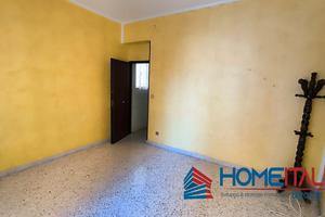 Appartamento su due elevazioni con terrazzo