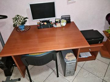 Scrivania in legno