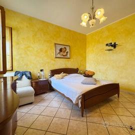 Villa trifamiliare con giardino vista mare, N/366