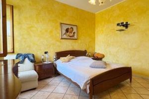 Villa trifamiliare con giardino vista mare, N/366