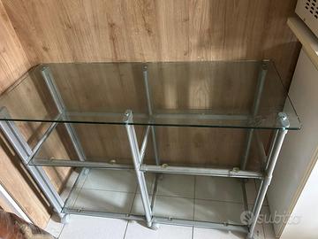 Mobile in vetro con ruote