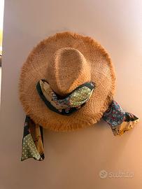 👒 Cappello falda larga in rafia con foulard