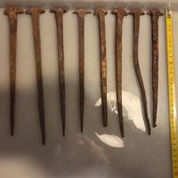 Lotto di 9 chiodi antichi