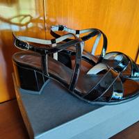 Sandali in vernice nera 