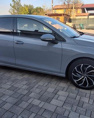 Golf 8 life benzina/metano