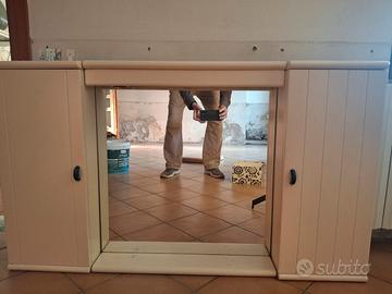 specchio per bagno con due armadietti laterali