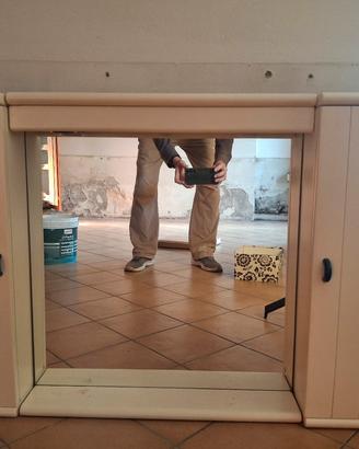 specchio per bagno con due armadietti laterali